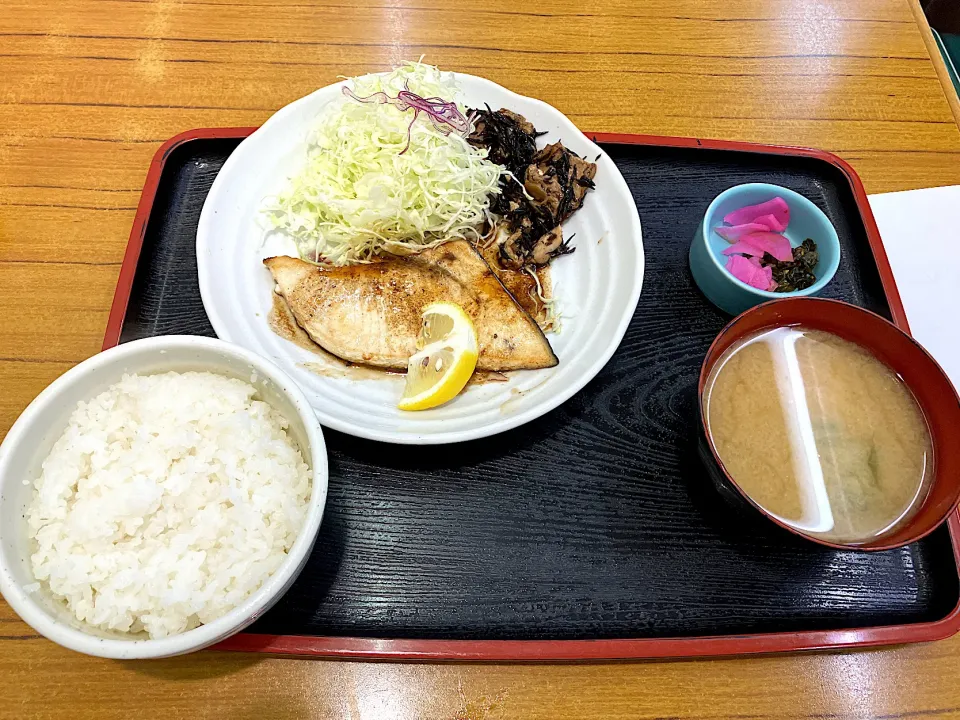 まぐろバター焼き定食|しのぶさん