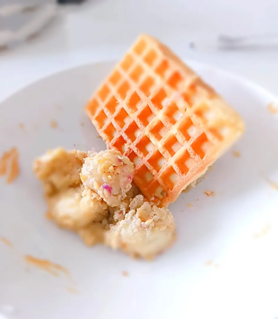 Pan fried banana ( peanut butter + egg) + Toasted Waffle|2721_blissさん