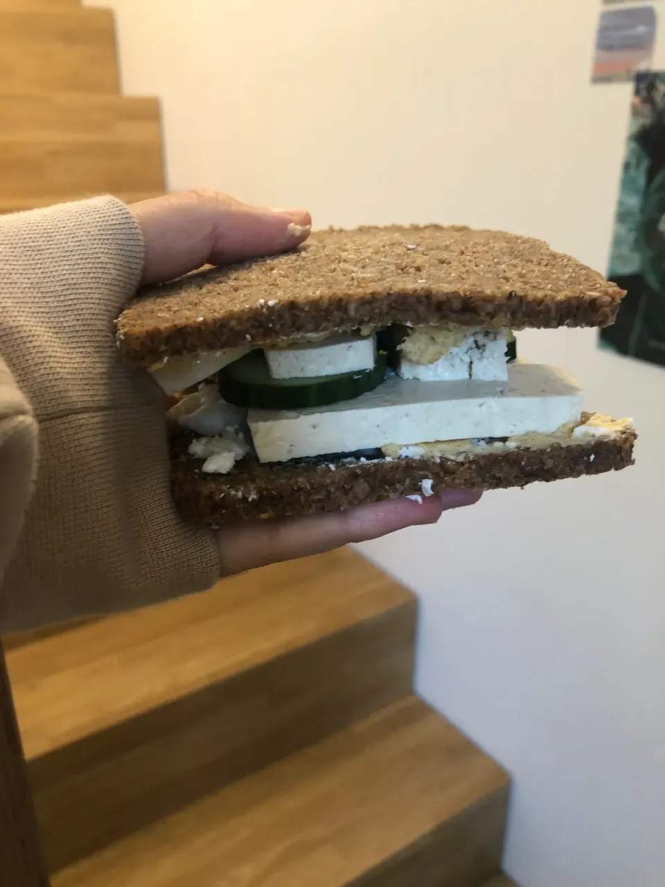 Pumpernickel mit Tofu Käse & Hummus = Abendbrot|Maluさん