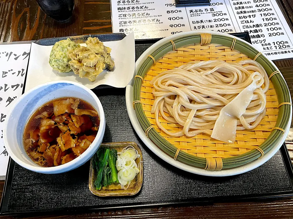 Snapdishの料理写真:肉汁ざるうどん＋舞茸天・半熟卵磯部天|とみさんさん