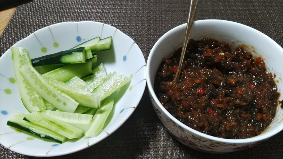 ピーマンみそ

ピーマンと米こうじと醤油、砂糖で作りました✋
きゅうりとか野菜につけて食べたら美味しかったですよ!|nobukoさん