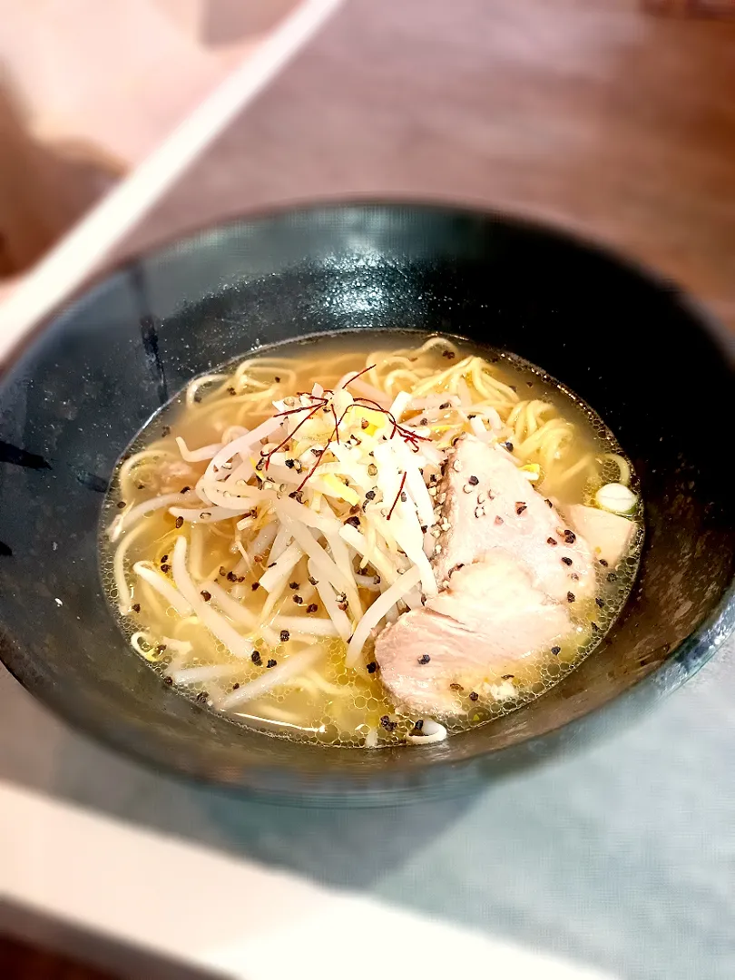 シン・塩ラーメン|らーめんBARらずり 店主:金澤亨さん