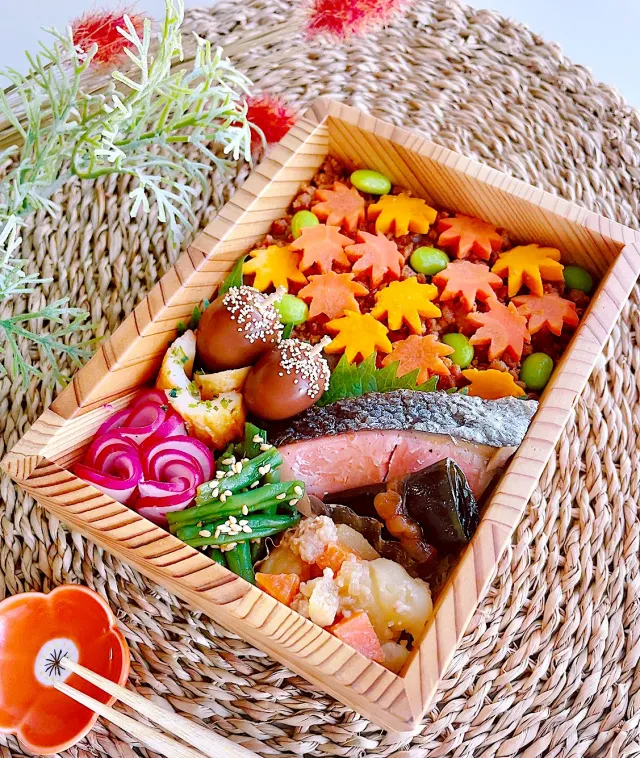 Snapdishの料理・レシピ写真:《秋・🍁もみじ弁当🍁》｜秋の彩りお弁当