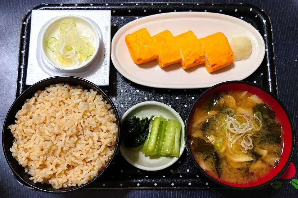 今日の朝ごはん（発芽米に玉子焼き、納豆、エリンギのみそ汁、やわらか菜漬（小松菜漬））|Mars＠釜飯作り研究中さん