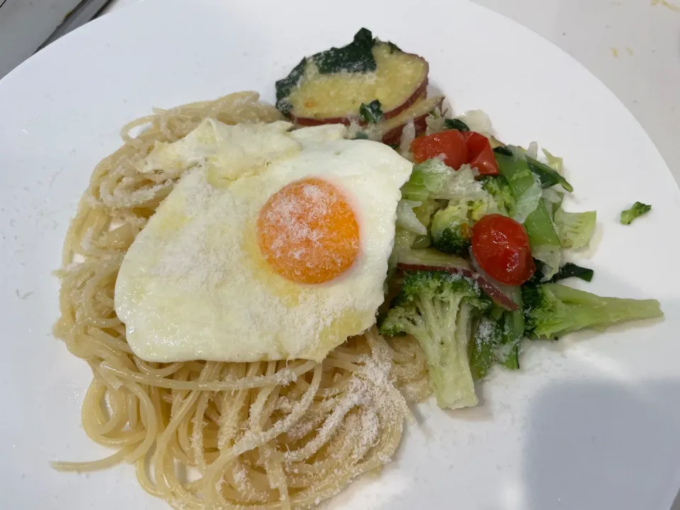 貧乏人風スパゲッティと茹で野菜。|pastakiuchiさん