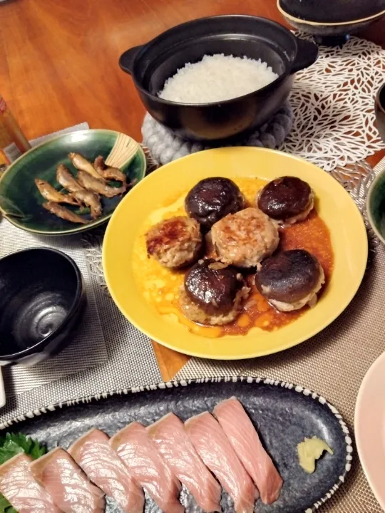 しいたけの鶏肉詰め
子持ち鮎の甘露煮
ぶりのお刺身
ご飯は久しぶりの土鍋ご飯|なおさん