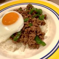タイで🇹🇭買って来たガパオライスの素を使ってみた😋