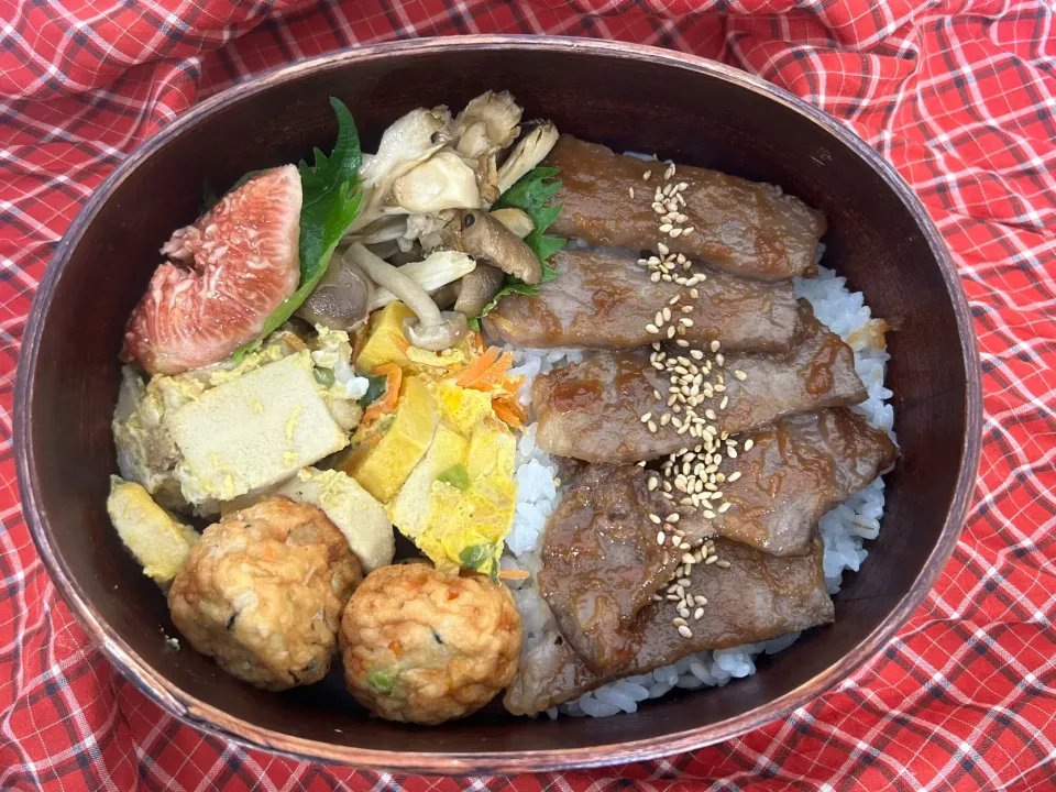 Snapdishの料理写真:焼き肉丼弁当|*なおみん*さん