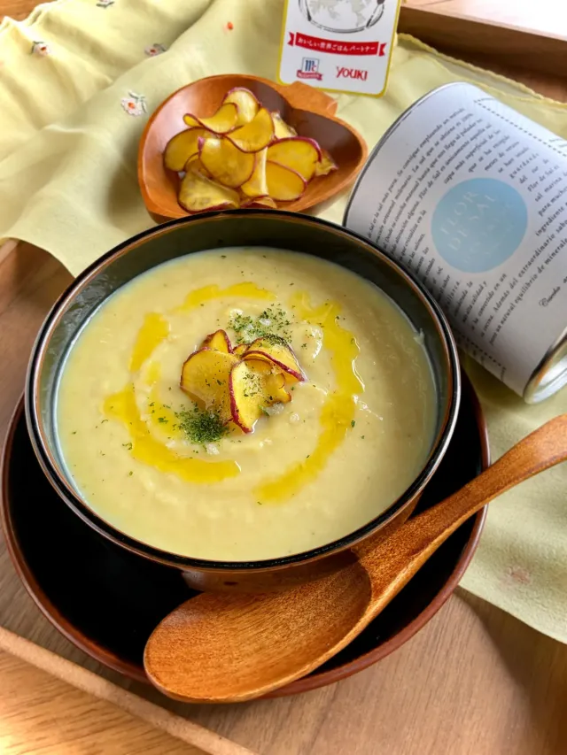 Snapdishの料理・レシピ写真:焼き芋noポタージュ〜マヨルカ島の塩&ミニエキストラバージンオリーブオイル〜｜旬を食べよう！秋野菜アイデア大集合♪