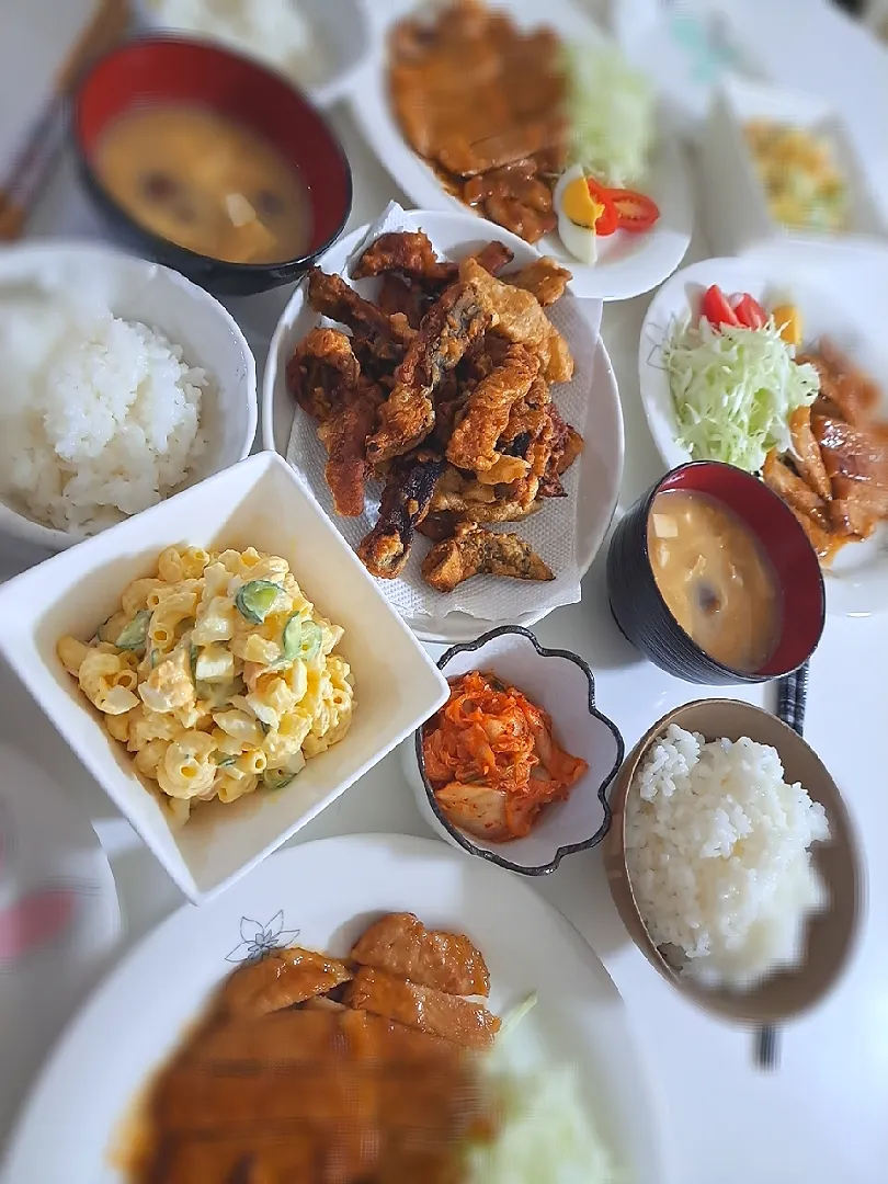 夕食(,,>᎑<,,)
トンテキ&サラダ🥗
しいたけ唐揚げ🍄
マカロニ卵サラダ
キムチ
おみそ汁(なめこ、豆腐、油揚げ)|プリン☆さん