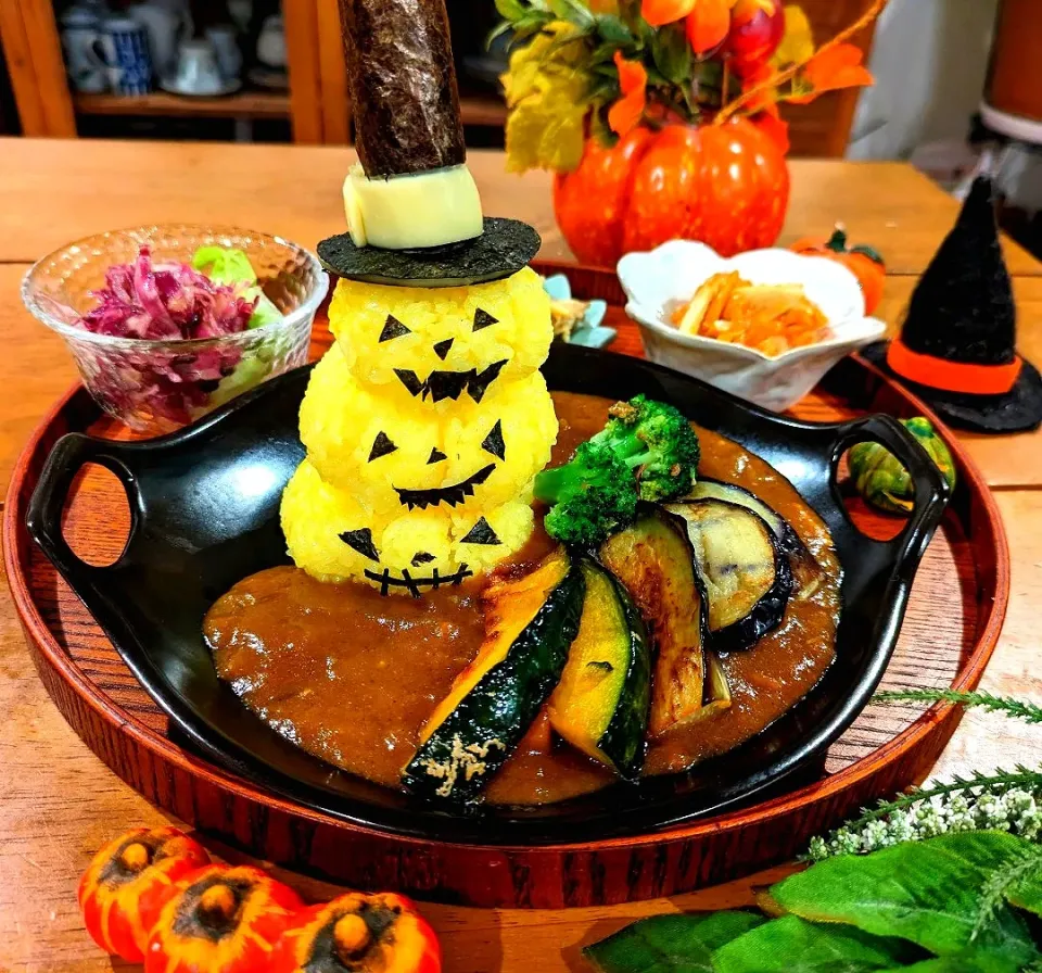 ハロウィンカレーの晩ごはん🎃
Hiromiromiさんの真似✨|さらママさん