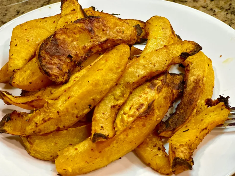 Snapdishの料理写真:Crispy Air Fryer Acorn Squash Wedges with Spices|Laki Maikaʻiさん