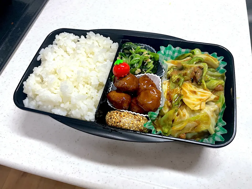 10/30 彼氏弁当⁂キャベツの胡麻味噌炒め弁当|ゆさん