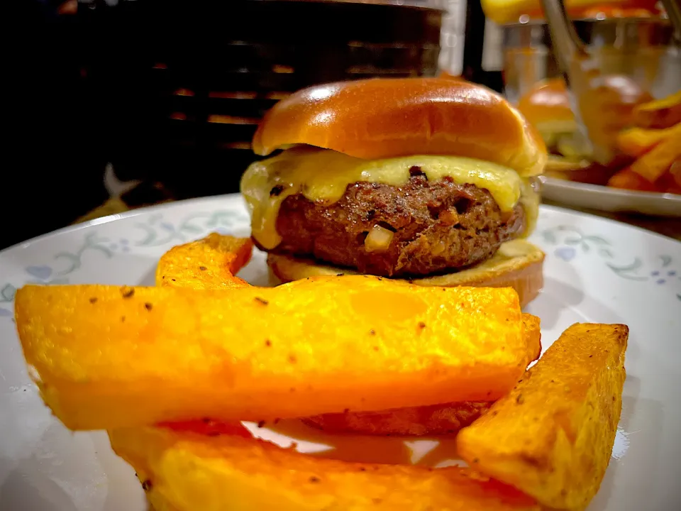 Air fryer Squash and Cheesburger|Laki Maikaʻiさん