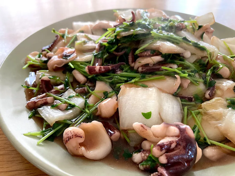 ＊アオリイカの下足と白菜の芯と豆苗のオイスターソース炒め🦑🥬＊|＊抹茶＊さん