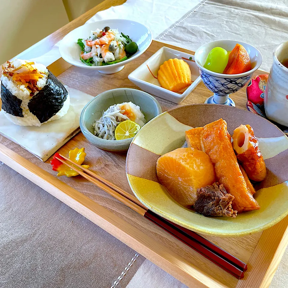 おむすび🍙とおでん🍢でランチ🥢|サミカさん