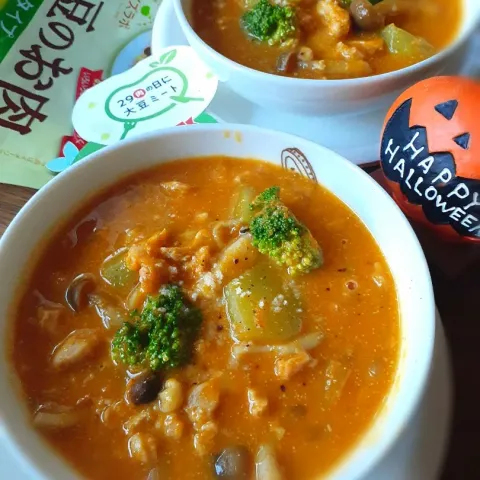 「ダイズラボ 大豆のお肉 ブロック」を使ってみたSnapdishの料理・レシピ写真:ハロウィン🎃にも大豆ミート🎶
かぼちゃの豆乳スープです😊