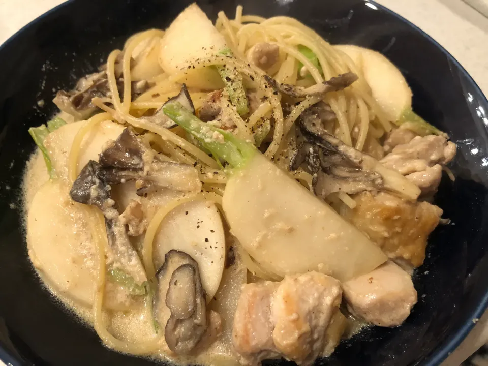 小蕪と鶏肉、舞茸でチーズクリームパスタ|floranさん