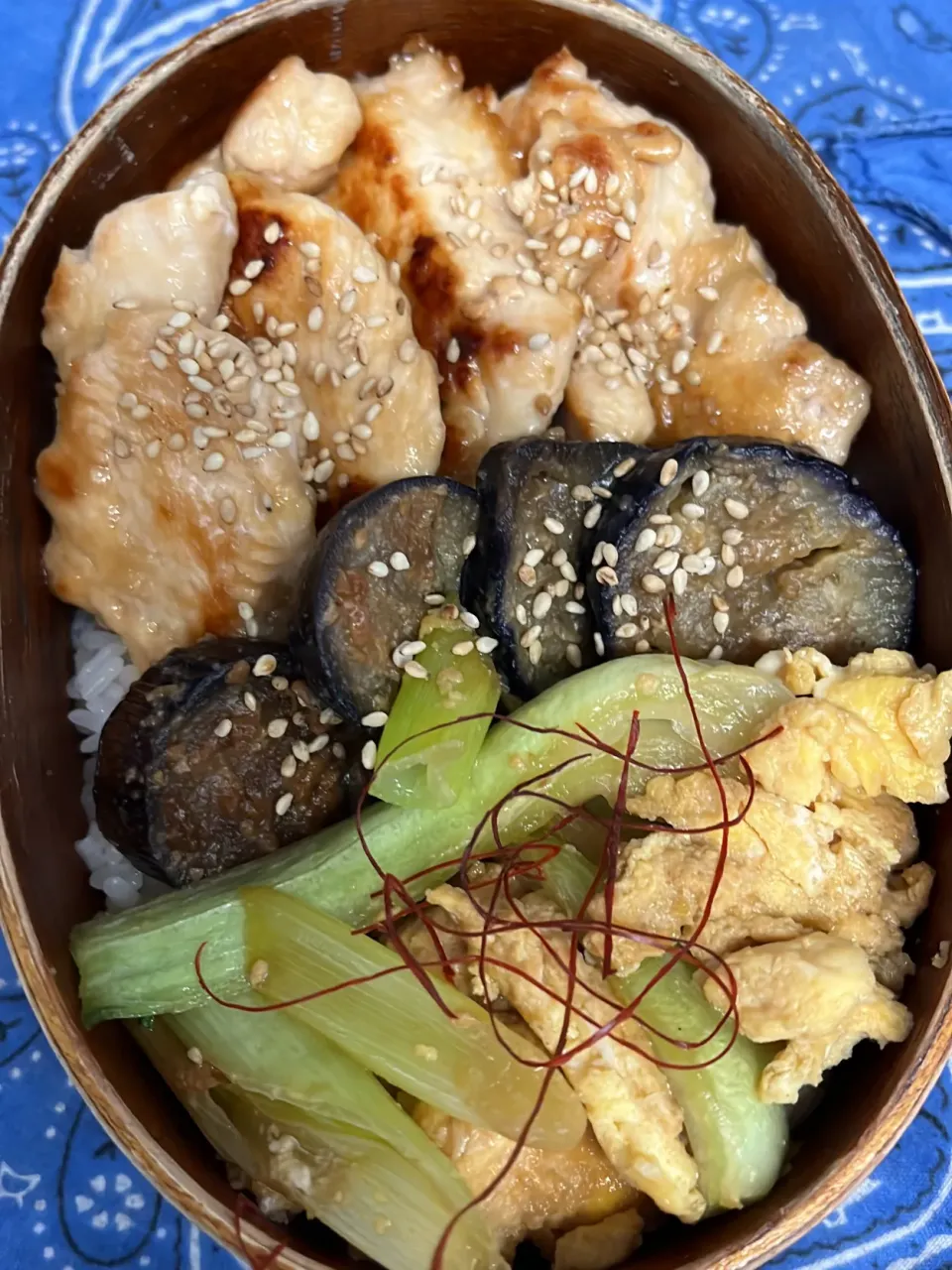 Snapdishの料理写真:鶏むね肉揚げ、茄子味噌だれ、ネギと青梗菜の卵炒め|ちあぽんさん