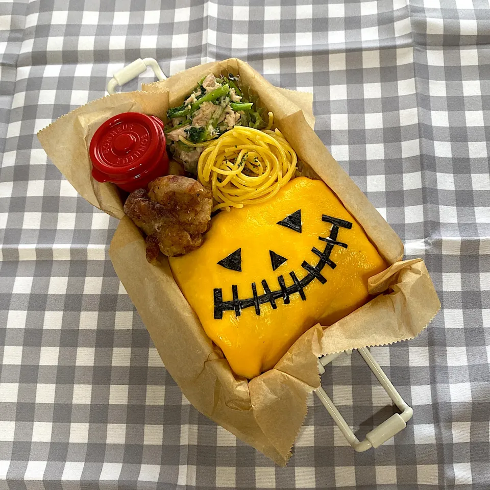 Snapdishの料理写真:10/31 オムライス弁当　ハロウィンver.|yuusaさん