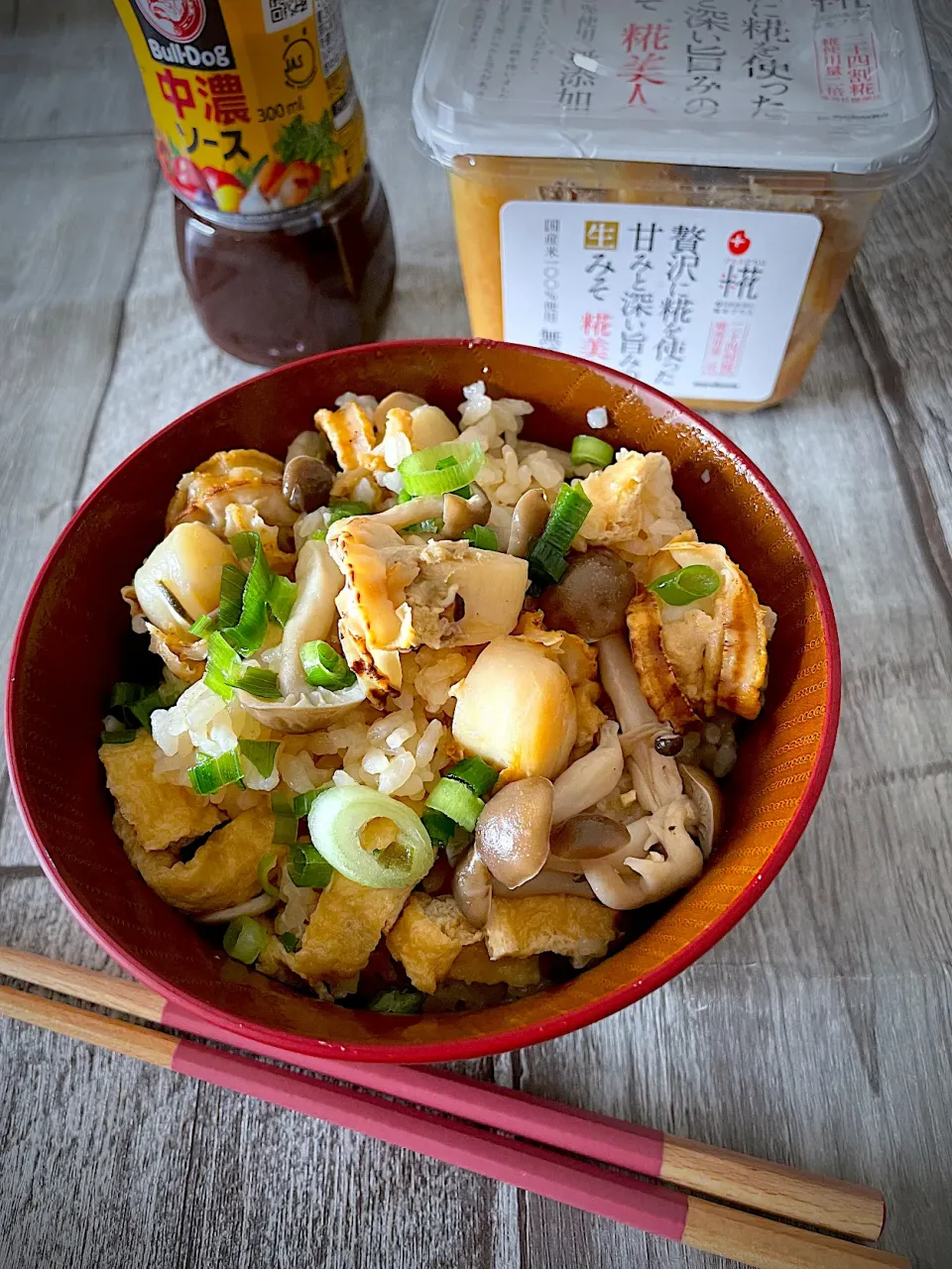 Snapdishの料理写真:まぁちゃんさんの料理 ベビー帆立万能味ソース炊き込みご飯🍚|いっちゃんさん