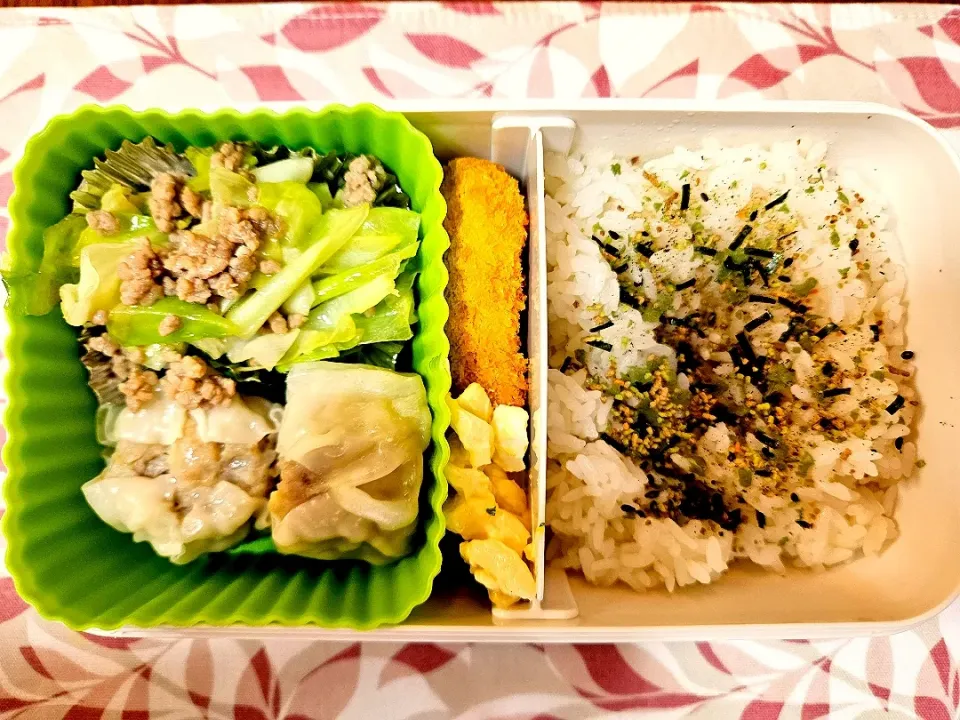 Snapdishの料理写真:キャベツと挽き肉の炒め物❤️旦那さんお弁当❤️|かおるcitronさん