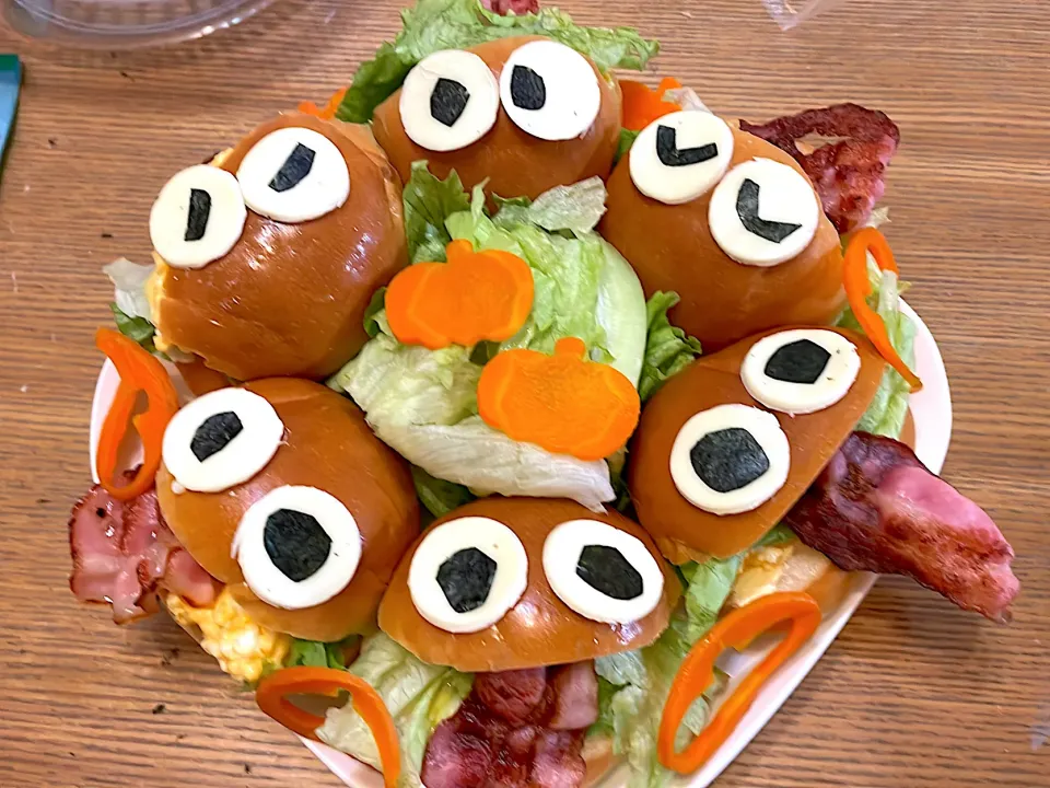 Snapdishの料理写真:ハロウィンハンバーガー|クレヨンしんちゃん大好き！さん