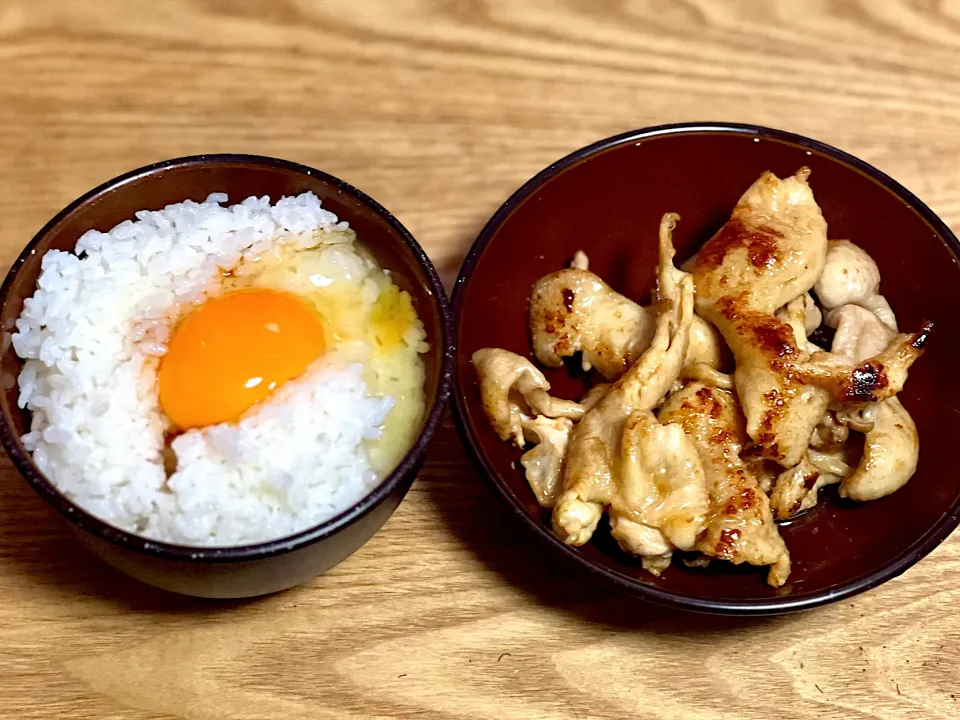 ☆卵かけご飯 ☆鶏皮バターしょう油|まぁたんさん