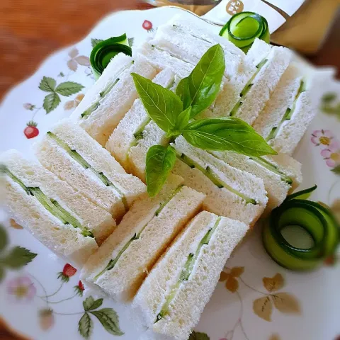 「わさび風味 こんぶ茶」を使ってみたSnapdishの料理・レシピ写真:玉露園さんのわさび風味こんぶ茶で～🎶
きゅうりとクリームチーズのサンドイッチ🥒