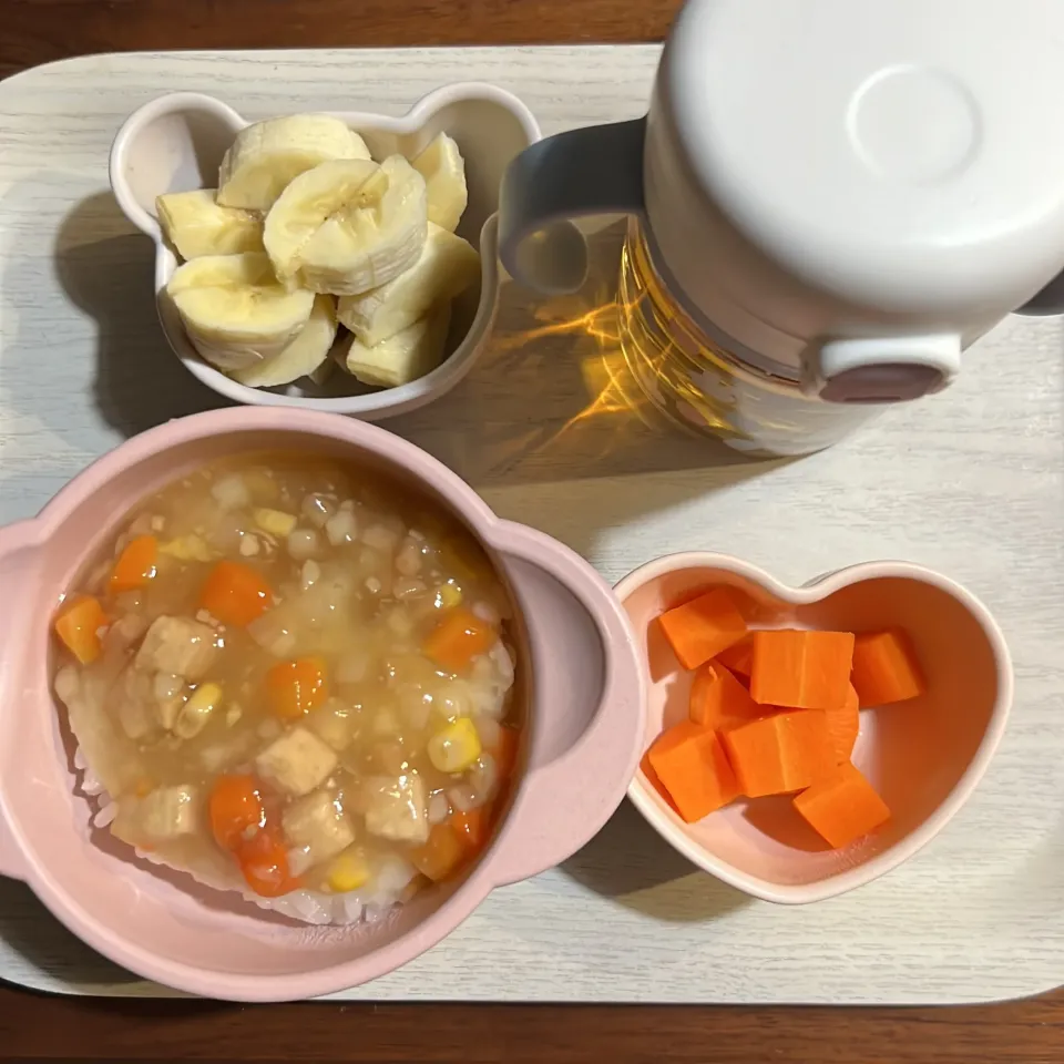 ピジョン シャキシャキれんこん鶏つくね丼、にんじん、バナナ、麦茶|km2571さん