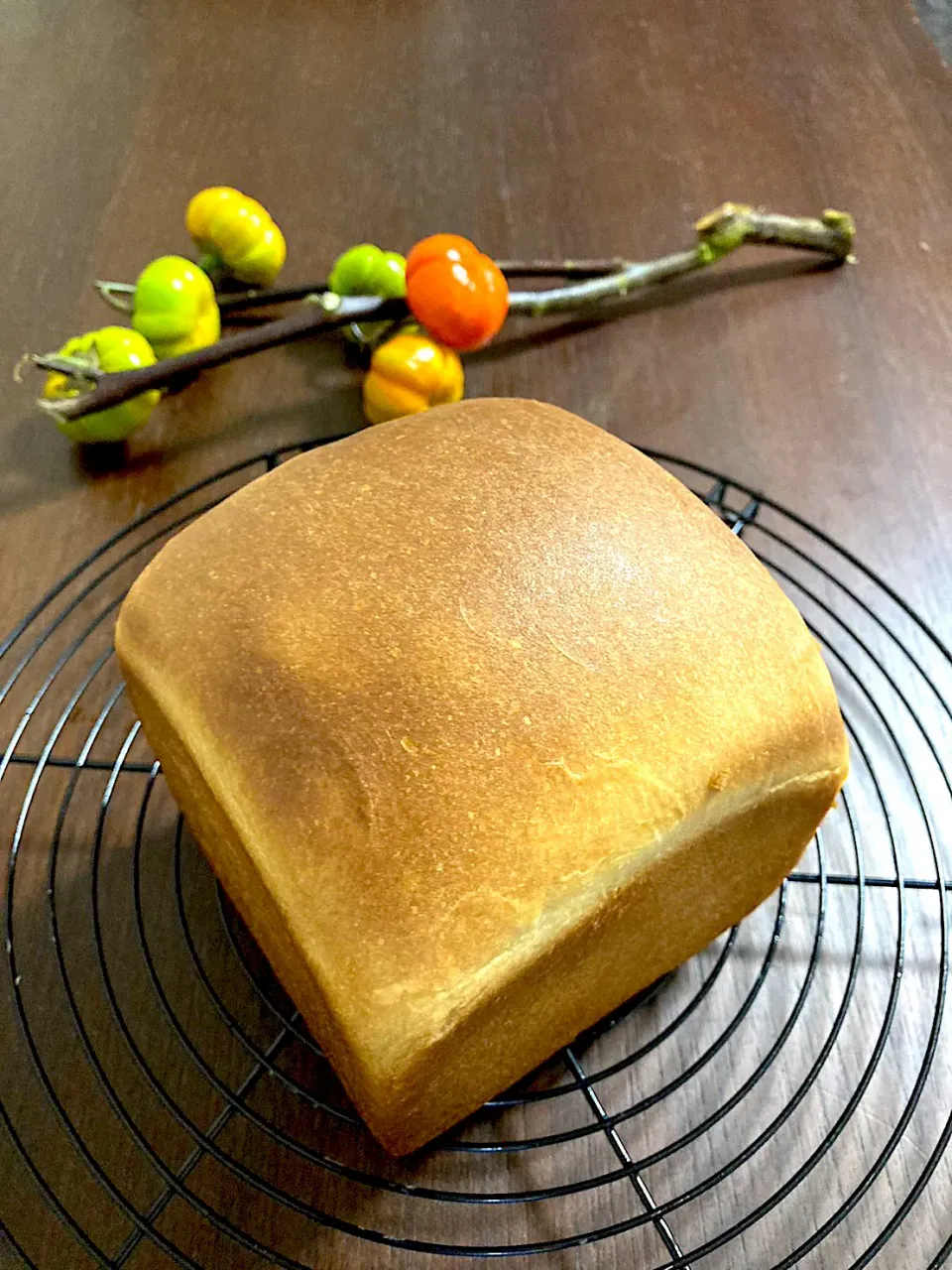 りんごの食パン|チーのベーカリーチャンネルさん