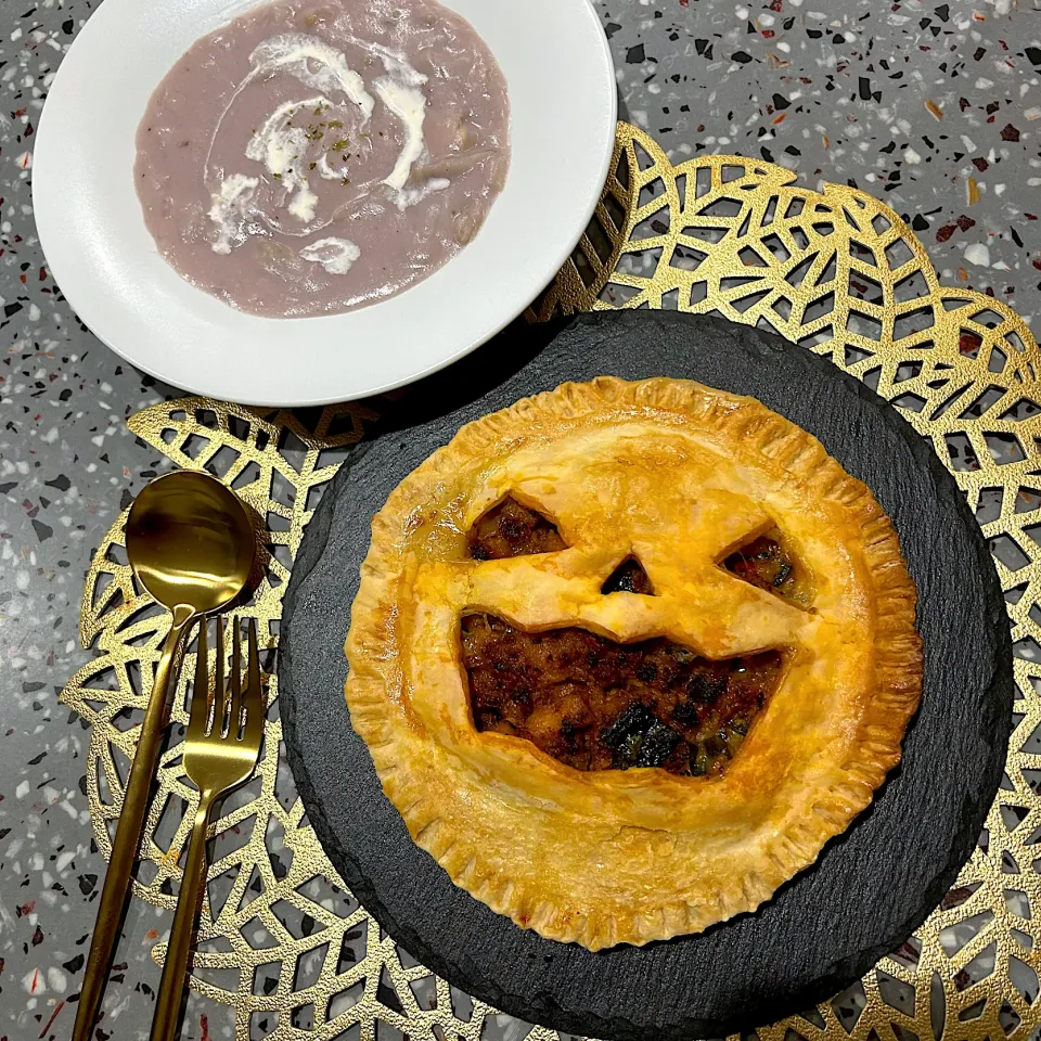 Snapdishの料理写真:Halloweenパイ＆シチュー|AKUBI*:ஐ(●˘͈ ᵕ˘͈)さん