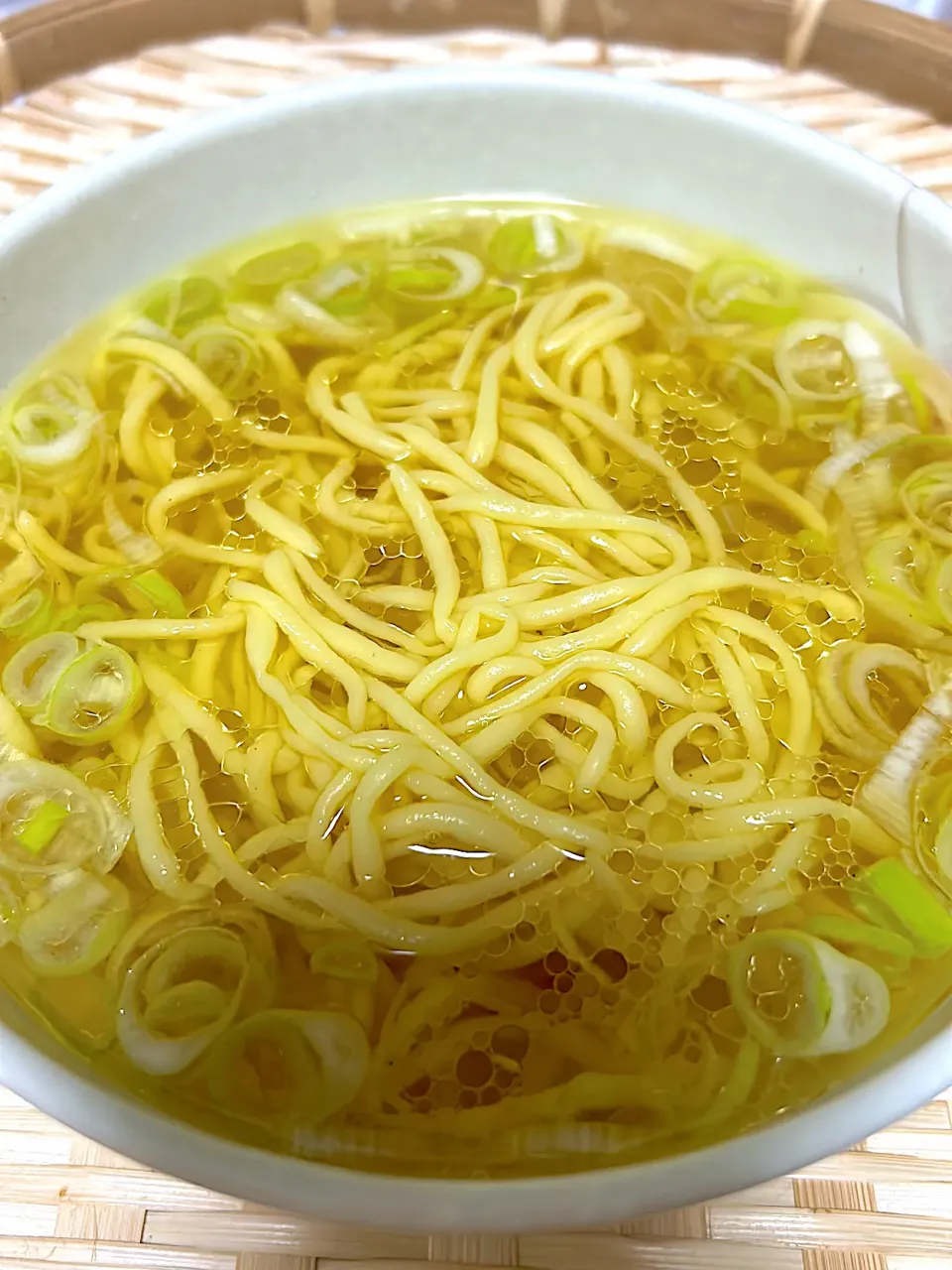 鶏油と葱油の香る蒟蒻麺のかけラーメン|ひらけごま@たかさん