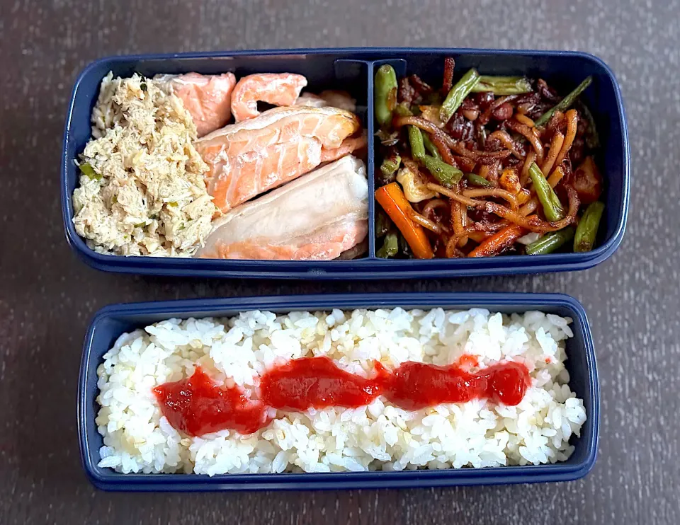 Salmon & chicken bento|yeni kartikasariさん