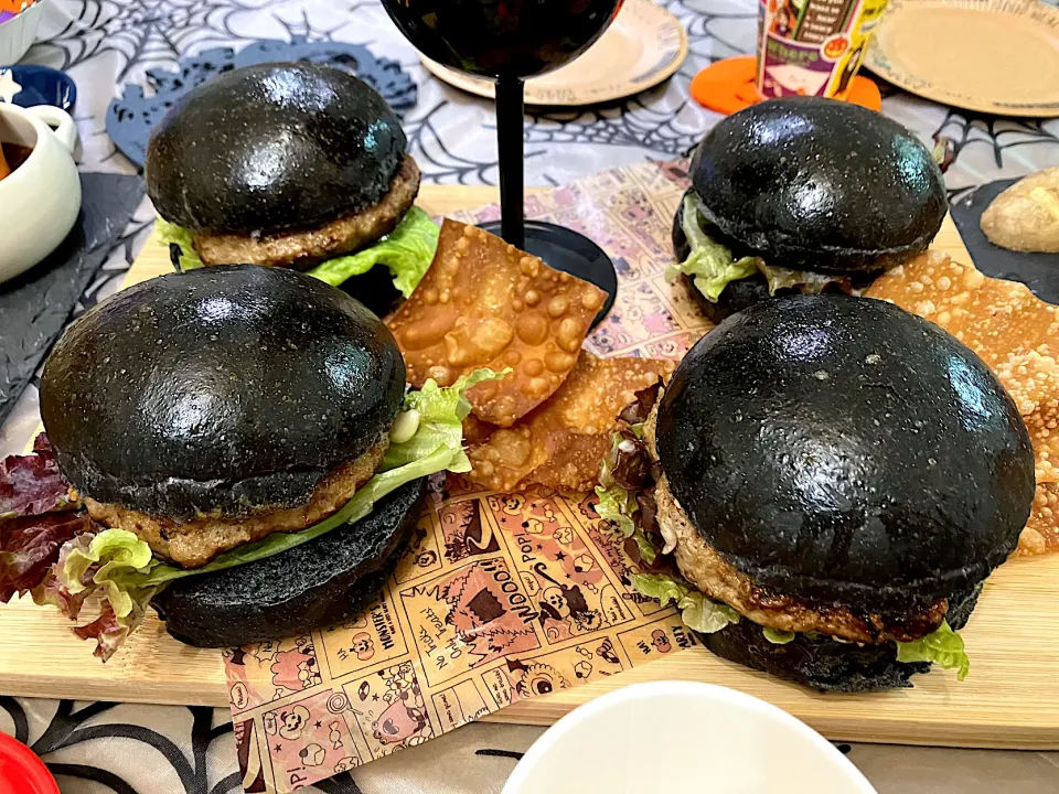 ハロウィンに黒バーガー|あおあおさん