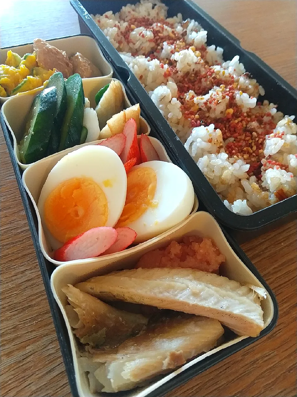 Snapdishの料理写真:アルモンデホッケ弁当|まきごろうさん