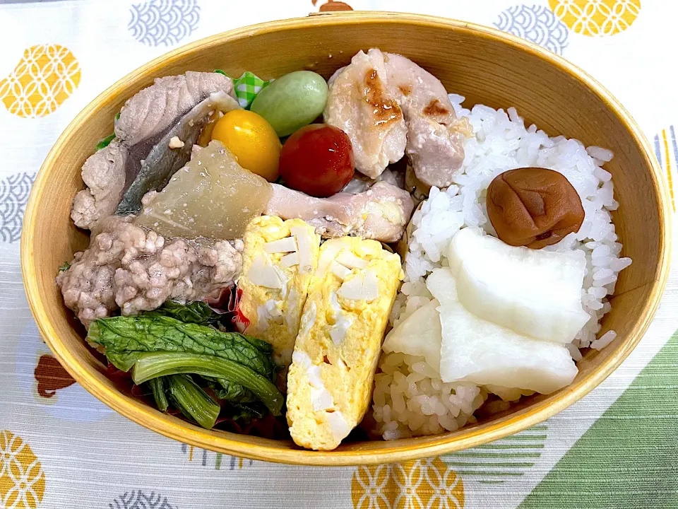 サバ煮付、焼鳥、玉子焼、カブそぼろ煮🍱|なお🅿️さん