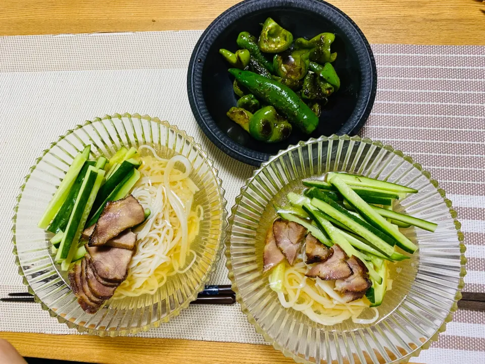 今井真実さんのレシピ🐖焼き豚で韓国冷麺、焼き豚のタレでピーマンソテー|1614さん