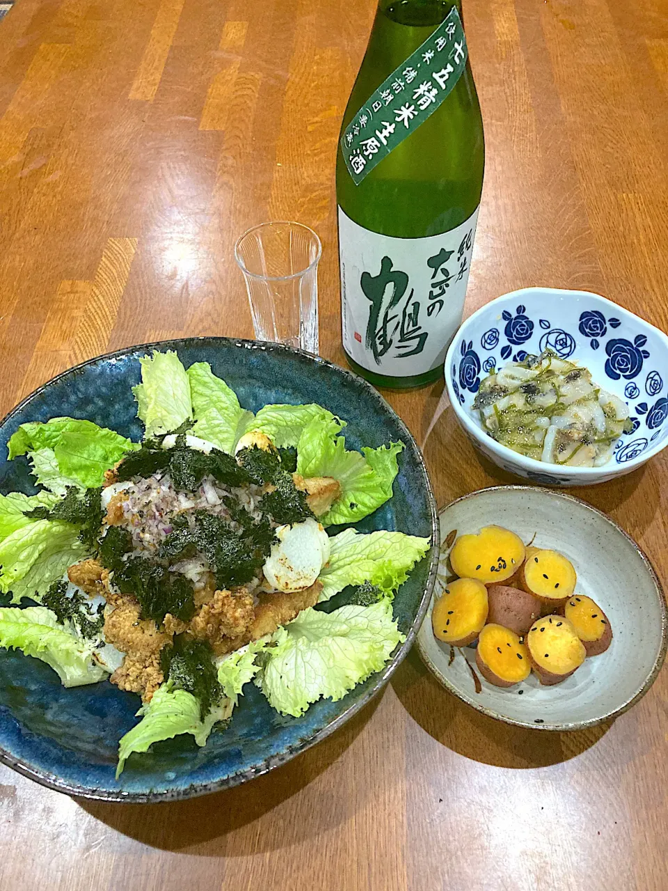 Snapdishの料理写真:友人の岡山土産　日本酒と晩ご飯|sakuramochiさん