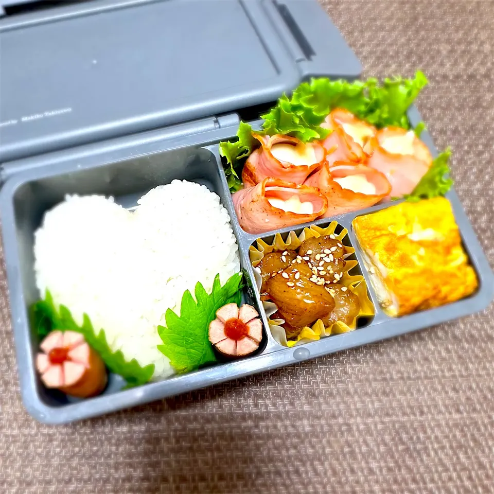 LJK弁当🍱〜うずらベーコン・玉子焼き(おばぁちゃん作)・こんにゃく甘辛・ソーセージ|華恋さん