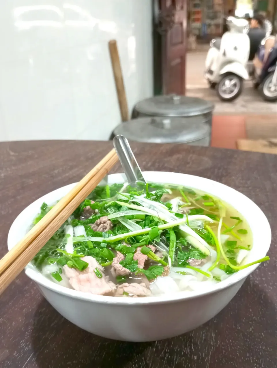 famous Vietnamese pho served in Hanoi|jamesさん