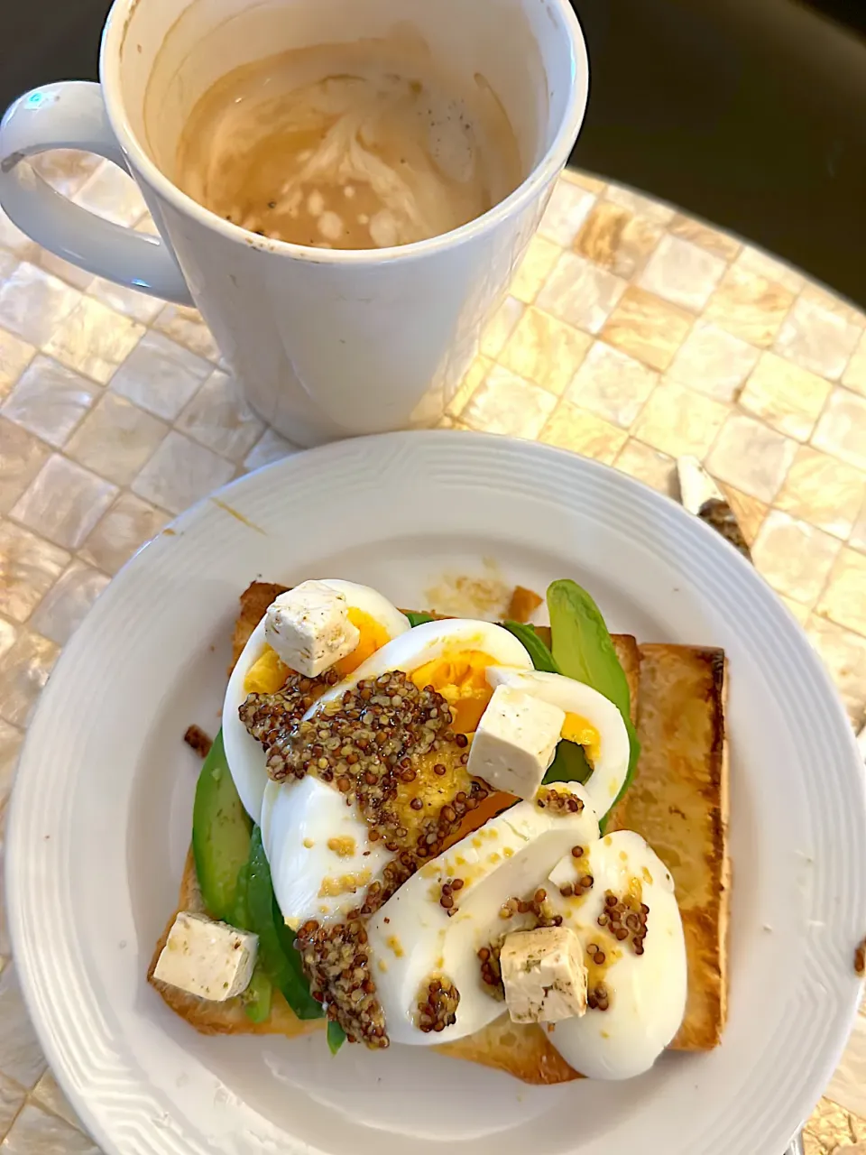 Avo Egg Toast|sarahさん