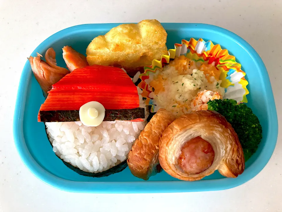 ＊べびたん幼稚園お弁当＊モンスターボールおにぎり＆ソーセージパイ＊|＊抹茶＊さん