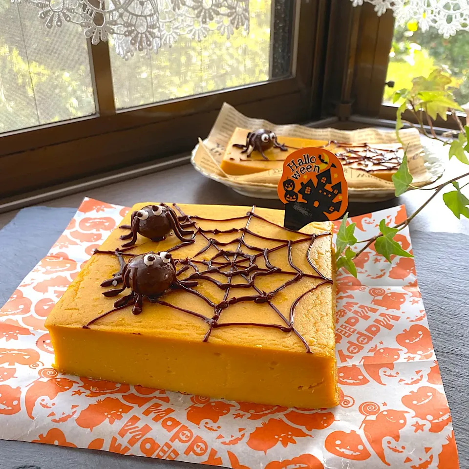 濃厚！芋とかぼちゃのメープルケーキ＆チョコボールスパイダーでハロウィンケーキ🎃|sakurakoさん