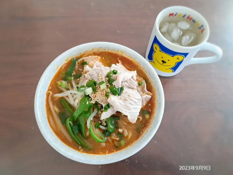 Snapdishの料理写真:2023年9月9日の昼ご飯
担々麺
焼酎水割り|ソラ♂のご飯さん