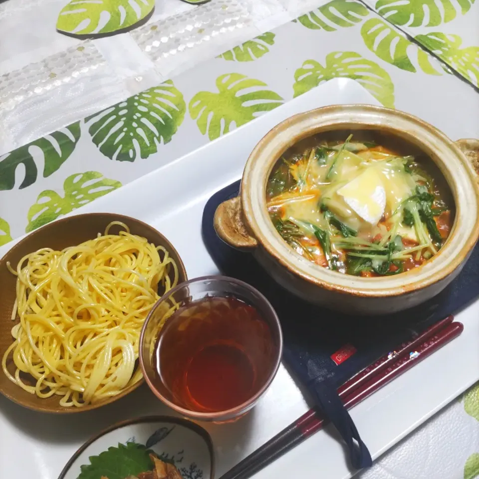 義母さんに頂いた🍅ジュースで鍋w
カマンベールチーズがいい味w〆にパスタをドボン🍝( 'ч'๑ )ŧ‹"ŧ‹"|rikako♪。.:＊さん