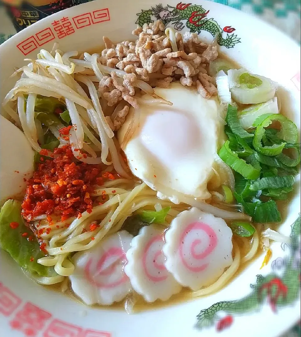 ピリ辛肉味噌ラーメン|アリーナ香貫くんさん