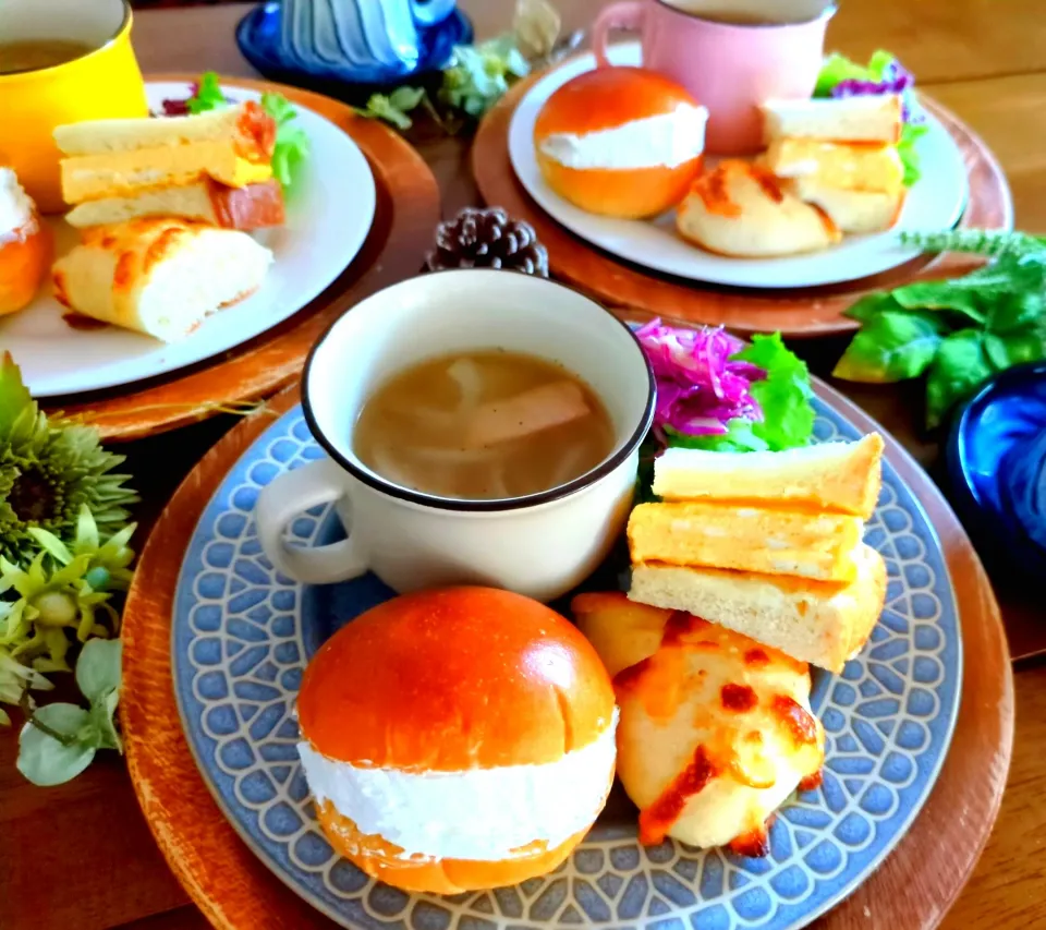 休日の朝ごはん💕

✾だし巻き卵サンド
✾チーズパン
✾マリトッツォサンド
✾ベーコンオニオンスープ
✾サラダ|さらママさん