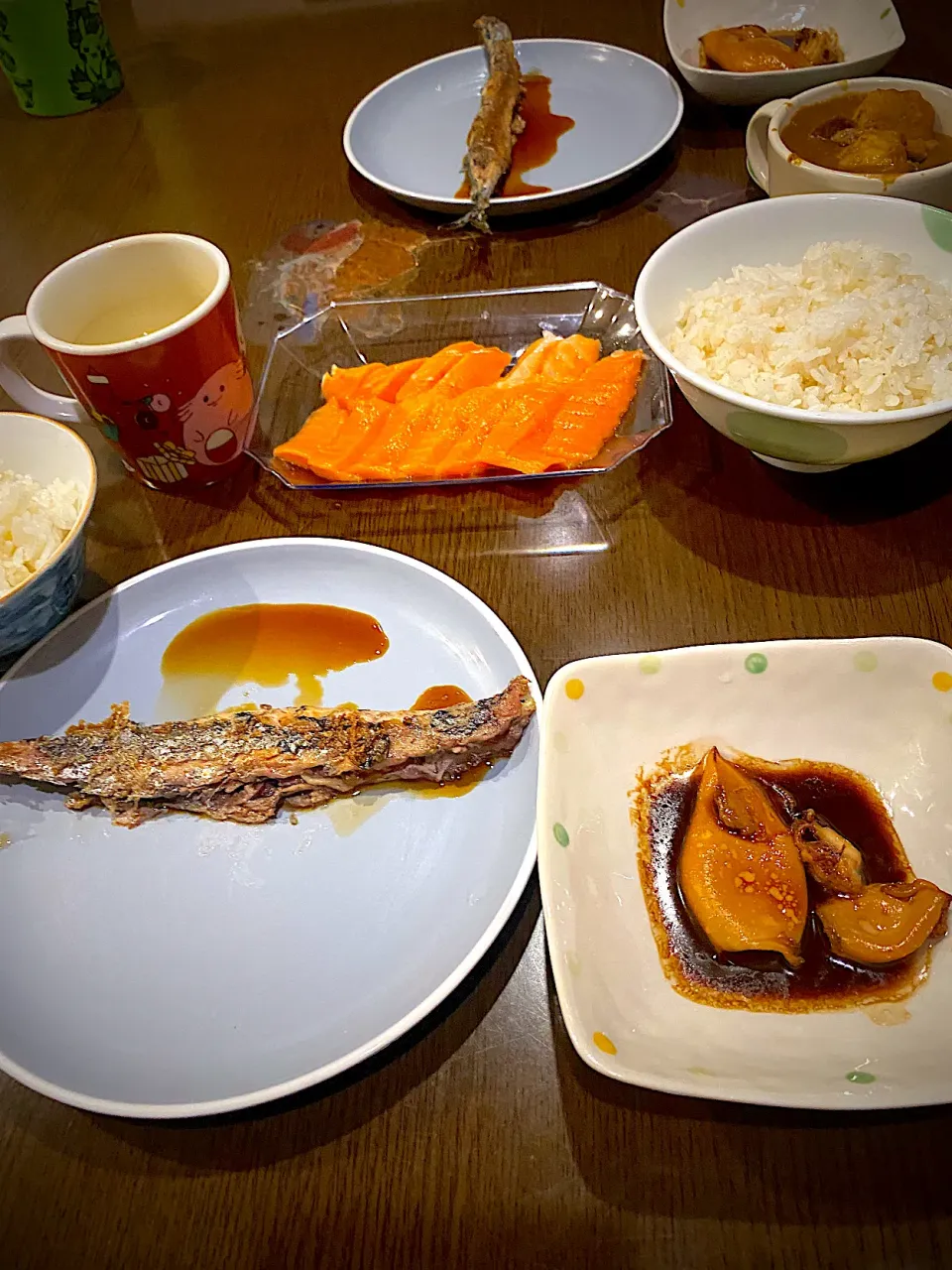 Snapdishの料理写真:秋刀魚のバターソテー　イカの甘辛煮　サーモンのお刺身　栗ご飯　お茶|ch＊K*∀o(^^*)♪さん