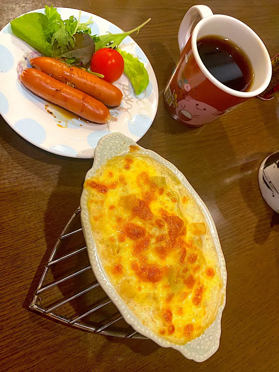 Snapdishの料理写真:クリームシチューのグラタン　ボイルチョリソー　サラダ　コーヒー|ch＊K*∀o(^^*)♪さん